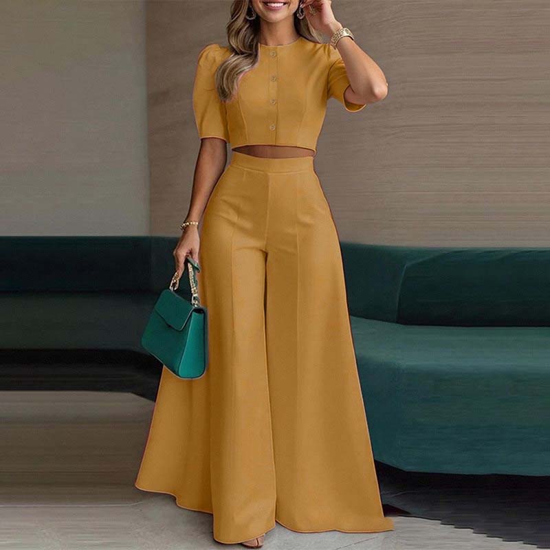 Ensemble élégant composé d'un haut court à manches bouffantes et d'un pantalon à jambes larges