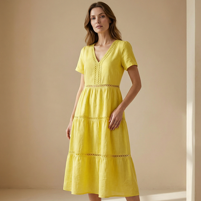 Robe élégante à encolure en V et empiècements en dentelle pour femme