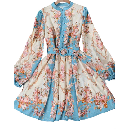 🌸 Élégance intemporelle – Robe mini à col montant et imprimé floral romantique 🌷