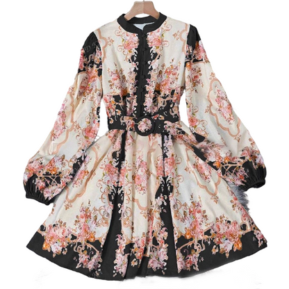 🌸 Élégance intemporelle – Robe mini à col montant et imprimé floral romantique 🌷