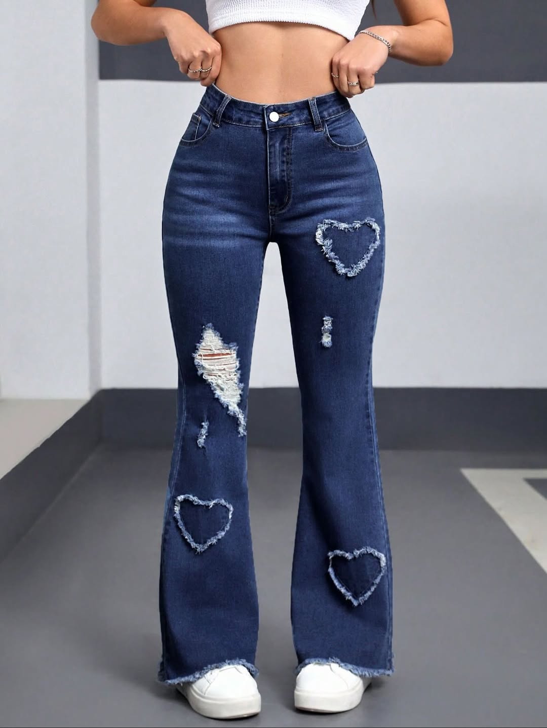 Jean taille haute vintage à patchwork cœur et effet destroy