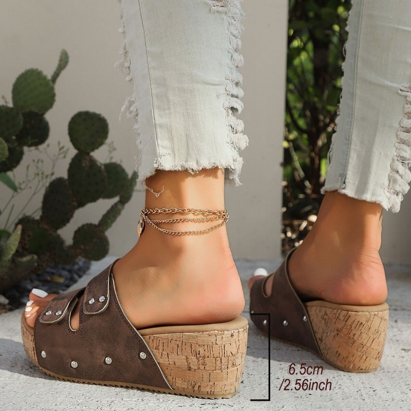 Sandales compensées à détails cloutés pour femme