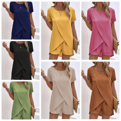 Ensemble deux pièces pour femme composé d'un haut asymétrique et d'un short, couleur unie