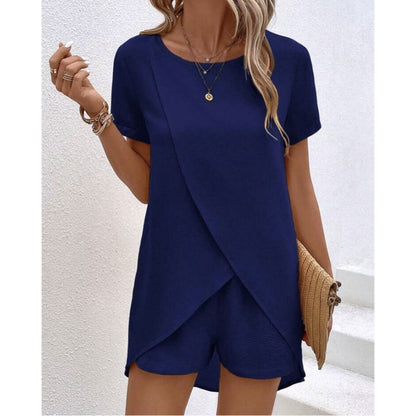 Ensemble deux pièces pour femme composé d'un haut asymétrique et d'un short, couleur unie