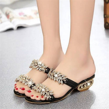 📢⏰ DERNIER JOUR 50% ! Sandales Femme à Strass – Talon Plat 4cm, Ornements Métalliques, Tige PU, Confort & Éclat pour l'Été & le Quotidien 👡