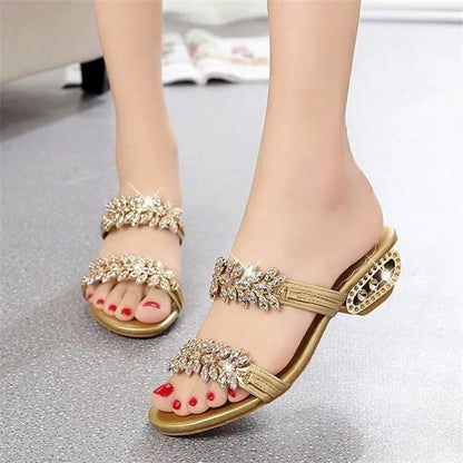 📢⏰ DERNIER JOUR 50% ! Sandales Femme à Strass – Talon Plat 4cm, Ornements Métalliques, Tige PU, Confort & Éclat pour l'Été & le Quotidien 👡
