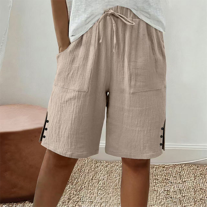Short femme avec détails de boutons latéraux