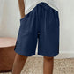Short femme avec détails de boutons latéraux