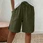 Short femme avec détails de boutons latéraux