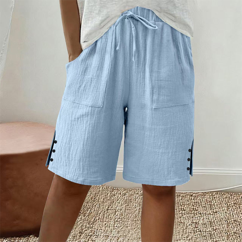 Short femme avec détails de boutons latéraux