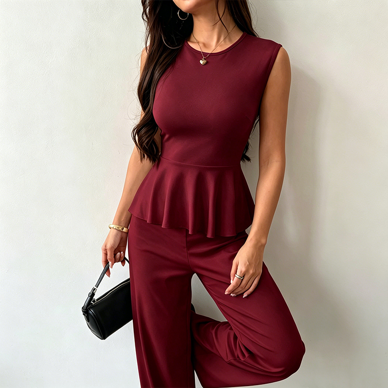 Ensemble 2 pièces femme : haut à basque sans manches et pantalon