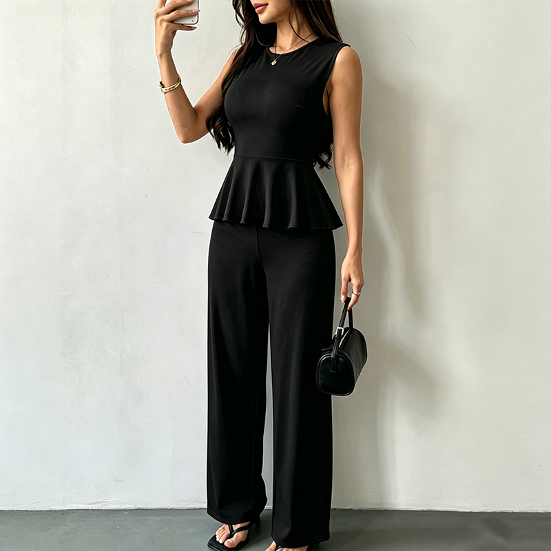 Ensemble 2 pièces femme : haut à basque sans manches et pantalon