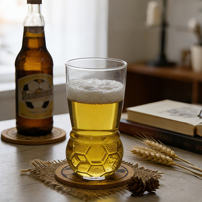 Verre à bière artisanale en forme de ballon de football