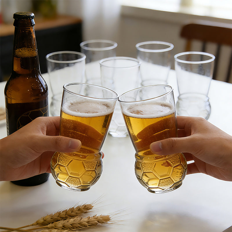 Verre à bière artisanale en forme de ballon de football