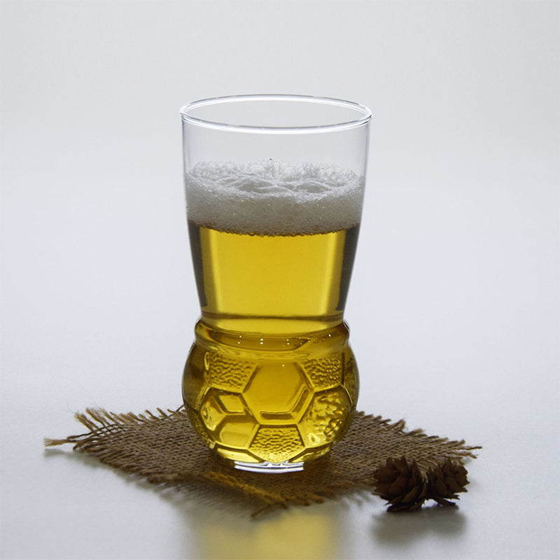 Verre à bière artisanale en forme de ballon de football