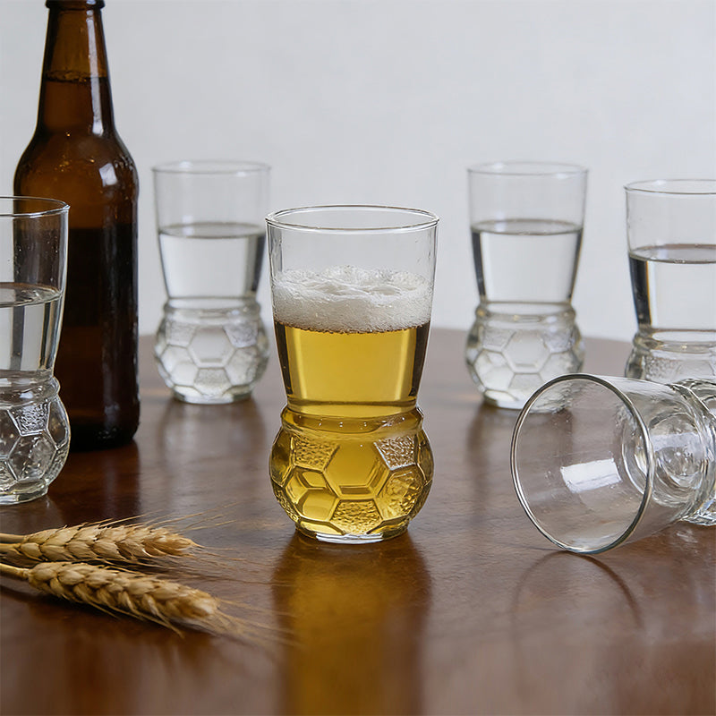Verre à bière artisanale en forme de ballon de football