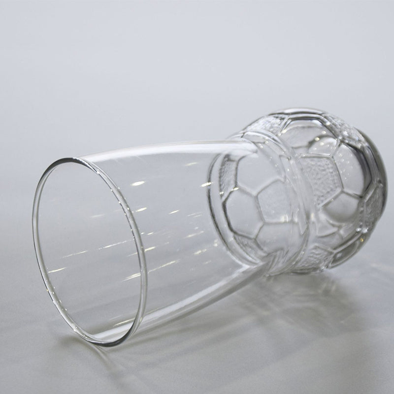 Verre à bière artisanale en forme de ballon de football