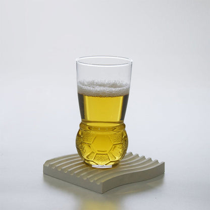 Verre à bière artisanale en forme de ballon de football
