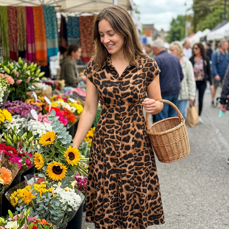 👗 50% DE RÉDUCTION 🐆 Robe élégante à revers imprimée léopard pour femme – Coupe fluide & col travaillé – Parfaite pour un look chic ou décontracté – légère et facile à porter ✨