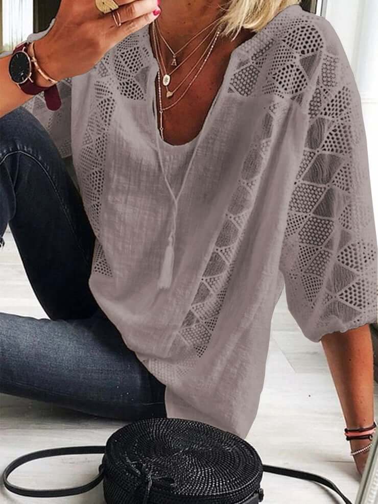 👚 50 % DE RÉDUCTION EN CE MOMENT ! 🌸 Chemisier à col rond ajouré pour femme – Cordon à pompons et manches courtes – Style chic et décontracté pour l'été