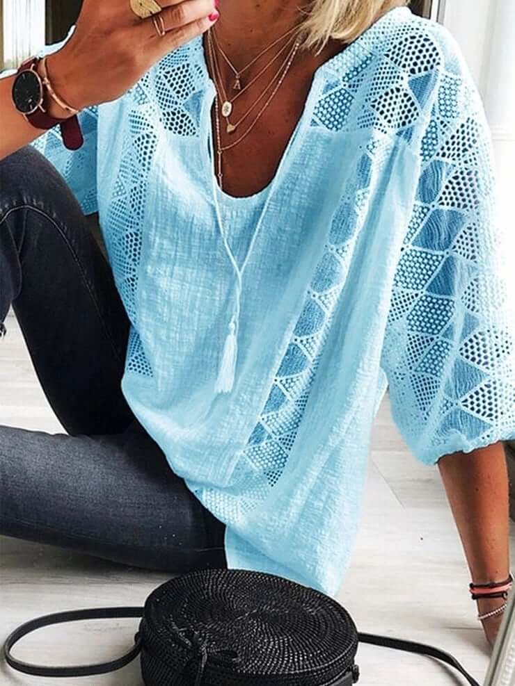 👚 50 % DE RÉDUCTION EN CE MOMENT ! 🌸 Chemisier à col rond ajouré pour femme – Cordon à pompons et manches courtes – Style chic et décontracté pour l'été