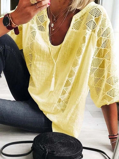 👚 50 % DE RÉDUCTION EN CE MOMENT ! 🌸 Chemisier à col rond ajouré pour femme – Cordon à pompons et manches courtes – Style chic et décontracté pour l'été