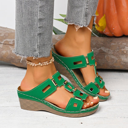 👡 50% DE RÉDUCTION 👠 Sandales compensées rétro à découpes pour femme – Semelle légère & bride ajustable – Style vintage chic, parfaites pour l’été, les vacances ou les soirées habillées – confort et élégance ✨
