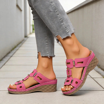 👡 50% DE RÉDUCTION 👠 Sandales compensées rétro à découpes pour femme – Semelle légère & bride ajustable – Style vintage chic, parfaites pour l’été, les vacances ou les soirées habillées – confort et élégance ✨