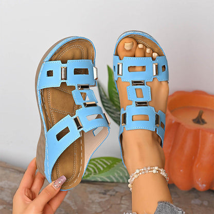 👡 50% DE RÉDUCTION 👠 Sandales compensées rétro à découpes pour femme – Semelle légère & bride ajustable – Style vintage chic, parfaites pour l’été, les vacances ou les soirées habillées – confort et élégance ✨