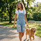 👖 60% DE RÉDUCTION 🌊 Salopette short femme en jean – Bleu clair délavé, détails déchirés & bords effilochés – Coupe décontractée, idéale pour le quotidien urbain ou l’été – look tendance et confortable ✨