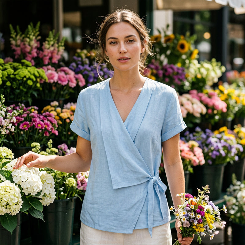 Haut à manches courtes, col en V et taille nouée pour femme