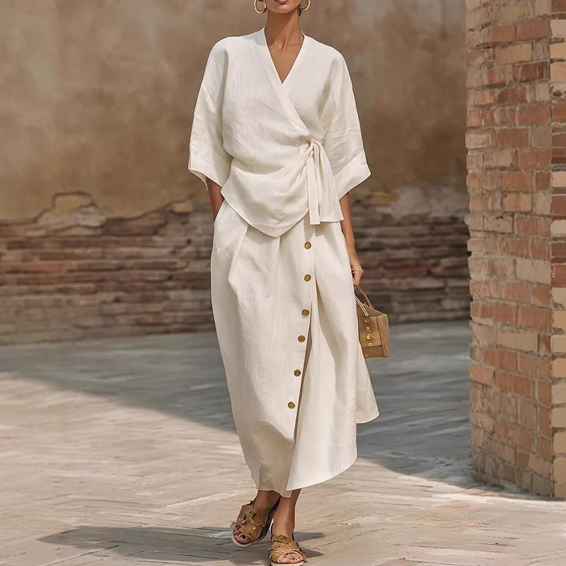 Vêtements décontractés pour femmes : un ensemble deux pièces comprenant un haut et une jupe boutonnée sur le côté, avec des poches.💝