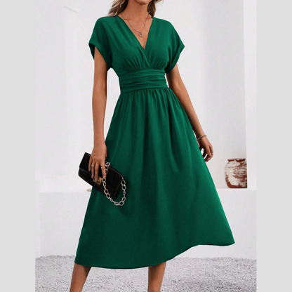 Robe femme à col en V et taille cintrée