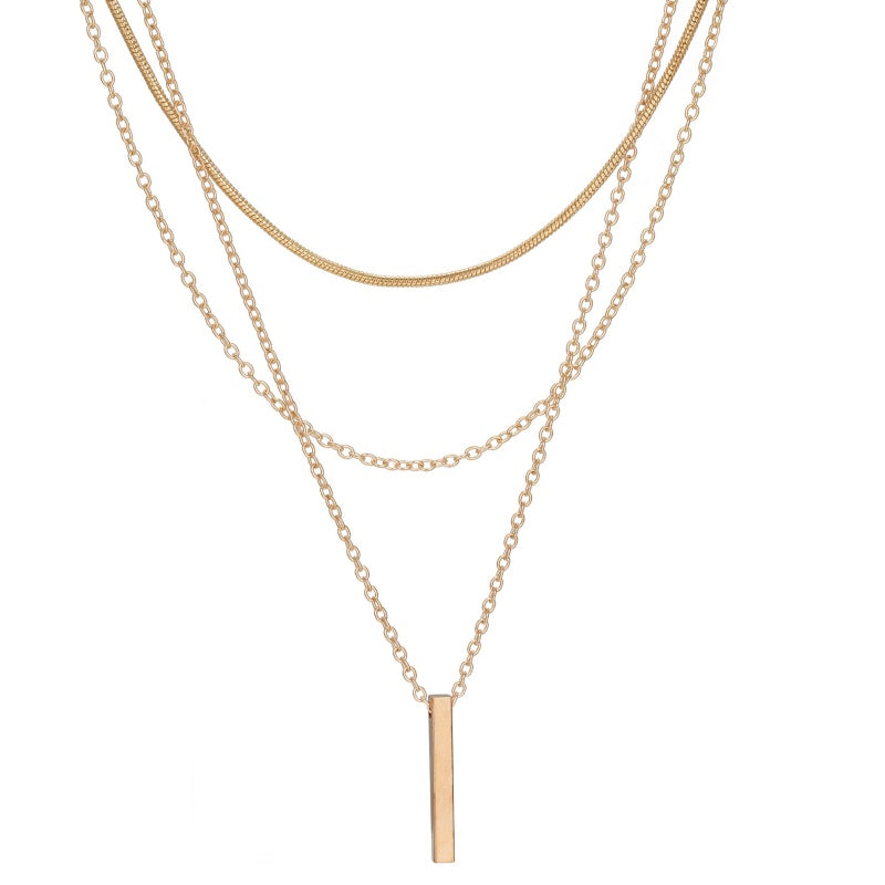 Collier multicouche élégant avec pendentif délicat