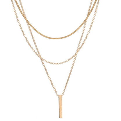 Collier multicouche élégant avec pendentif délicat