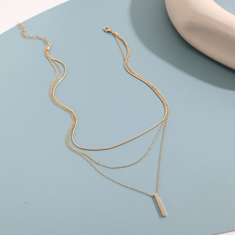 Collier multicouche élégant avec pendentif délicat