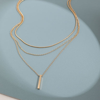 Collier multicouche élégant avec pendentif délicat