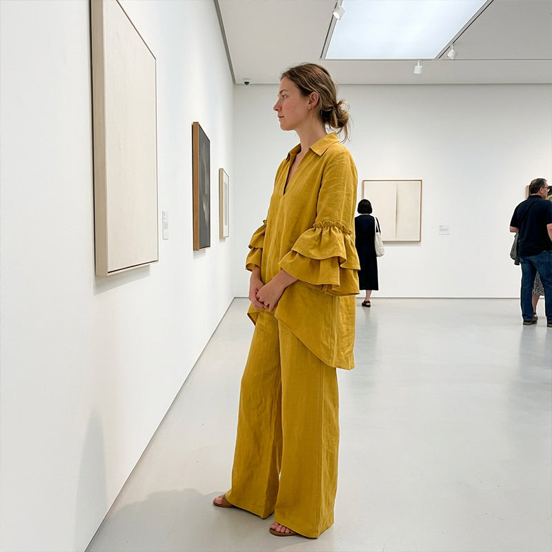 Haut minimaliste à manches longues et pantalon à jambes larges pour femme