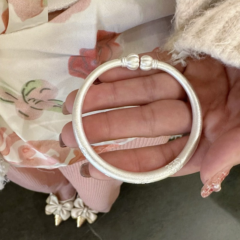 ⌛Offre à durée limitée – Bracelet rigide vintage à motif floral argenté