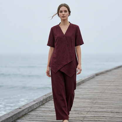 Ensemble femme composé d'un haut asymétrique et d'un pantalon à jambes larges