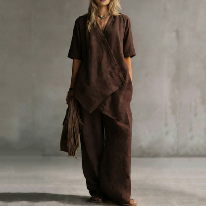 Ensemble femme composé d'un haut asymétrique et d'un pantalon à jambes larges