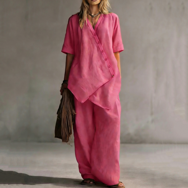 Ensemble femme composé d'un haut asymétrique et d'un pantalon à jambes larges
