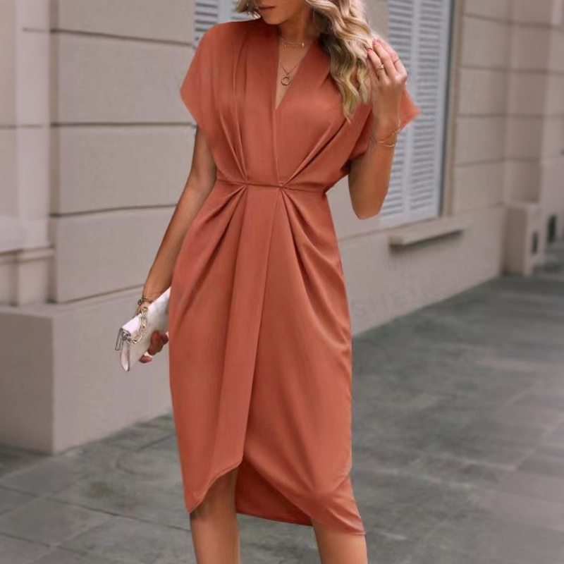 Robe élégante pour femme, à encolure en V et à volants