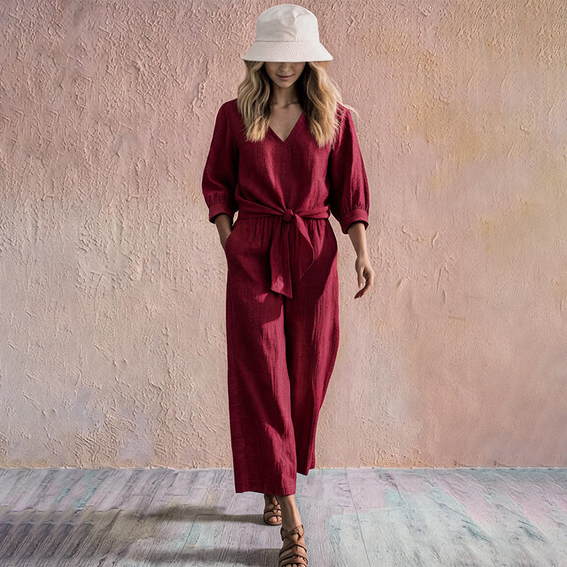Ensemble composé d'un haut pour femme à encolure en V et cordon à nouer sur le devant, ainsi que d'un pantalon à jambes larges