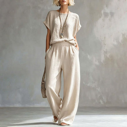 Ensemble femme composé d'un haut à manches courtes et d'un pantalon à jambes larges
