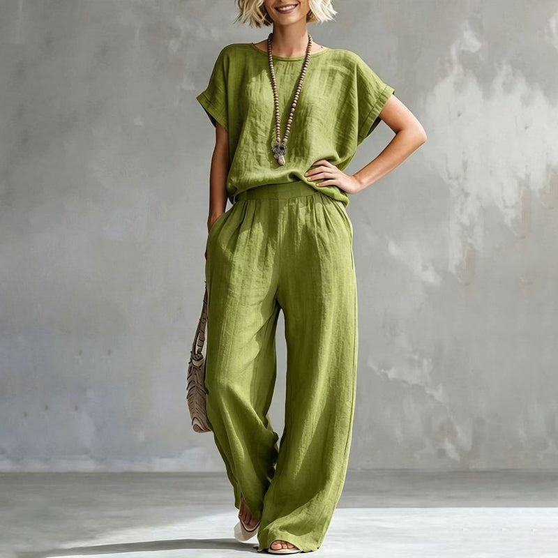 Ensemble femme composé d'un haut à manches courtes et d'un pantalon à jambes larges