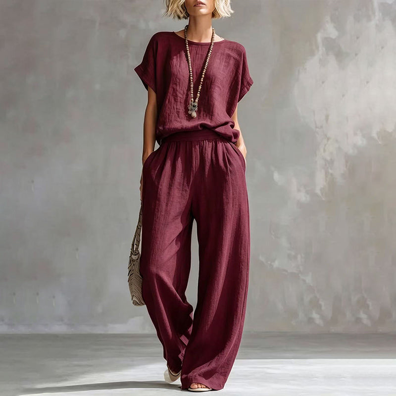Ensemble femme composé d'un haut à manches courtes et d'un pantalon à jambes larges