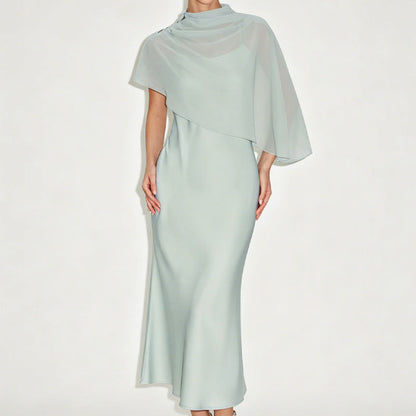 Ensemble deux pièces élégant pour femme avec cape