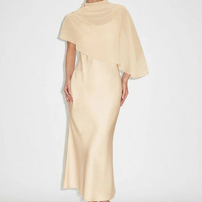 Ensemble deux pièces élégant pour femme avec cape