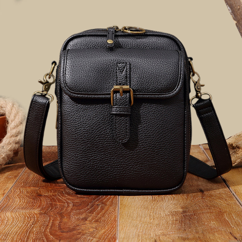 🎒📜 Sac messager vintage grande capacité – Toile robuste et cuir vieilli, compartiment rembourré pour ordinateur, le sac intemporel des étudiants, cyclistes et nomades urbains 🚲🏙️
